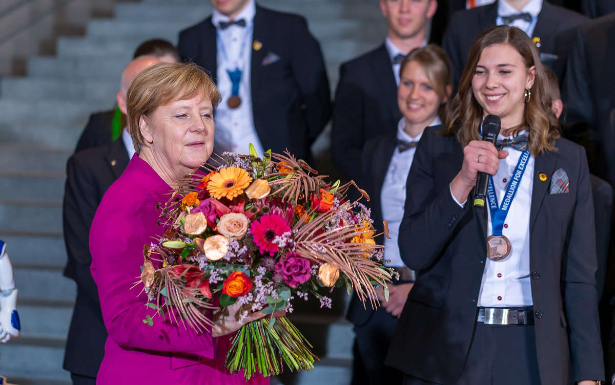 Screenshot 2019 12 05 Bundeskanzlerin Dr Angela Merkel empfängt Team Germany1